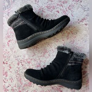 Women’s Baretraps Ankle Zip Suede Booties Size 6